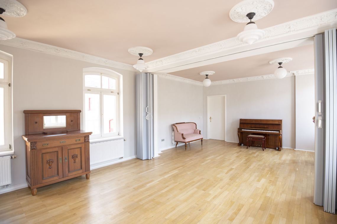 Raum Studio Neuland mit Klavier